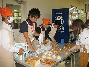 sales of sweets shop "Piquet" operated by the Challenge Center (Kobushi Association)