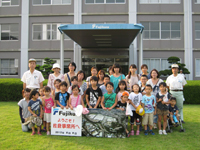 Employees' children visited the Sakura Plant
