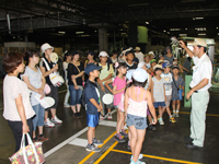 Employees' children visited the Sakura Plant