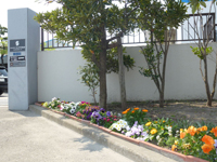 Flower bed made at the entrance of Suzuki Giken Co., Ltd.