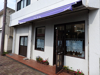 Fuji Café, operated by Fujikura Gakuen