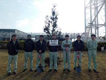 Suzuka Works planting trees Image2