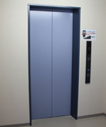 佐倉事業所に設置された障がい者用エレベータ