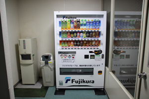 藤倉学園を応援する自動販売機設置