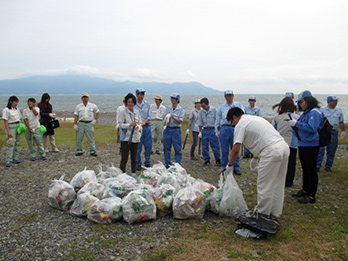 千本浜海岸清掃活動画像２