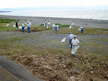 千本浜海岸清掃活動画像３