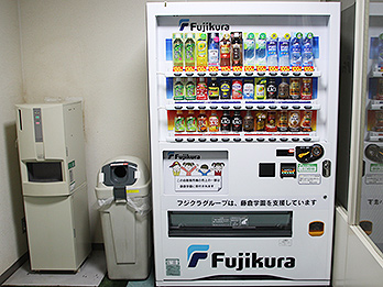 藤倉学園を応援する自動販売機